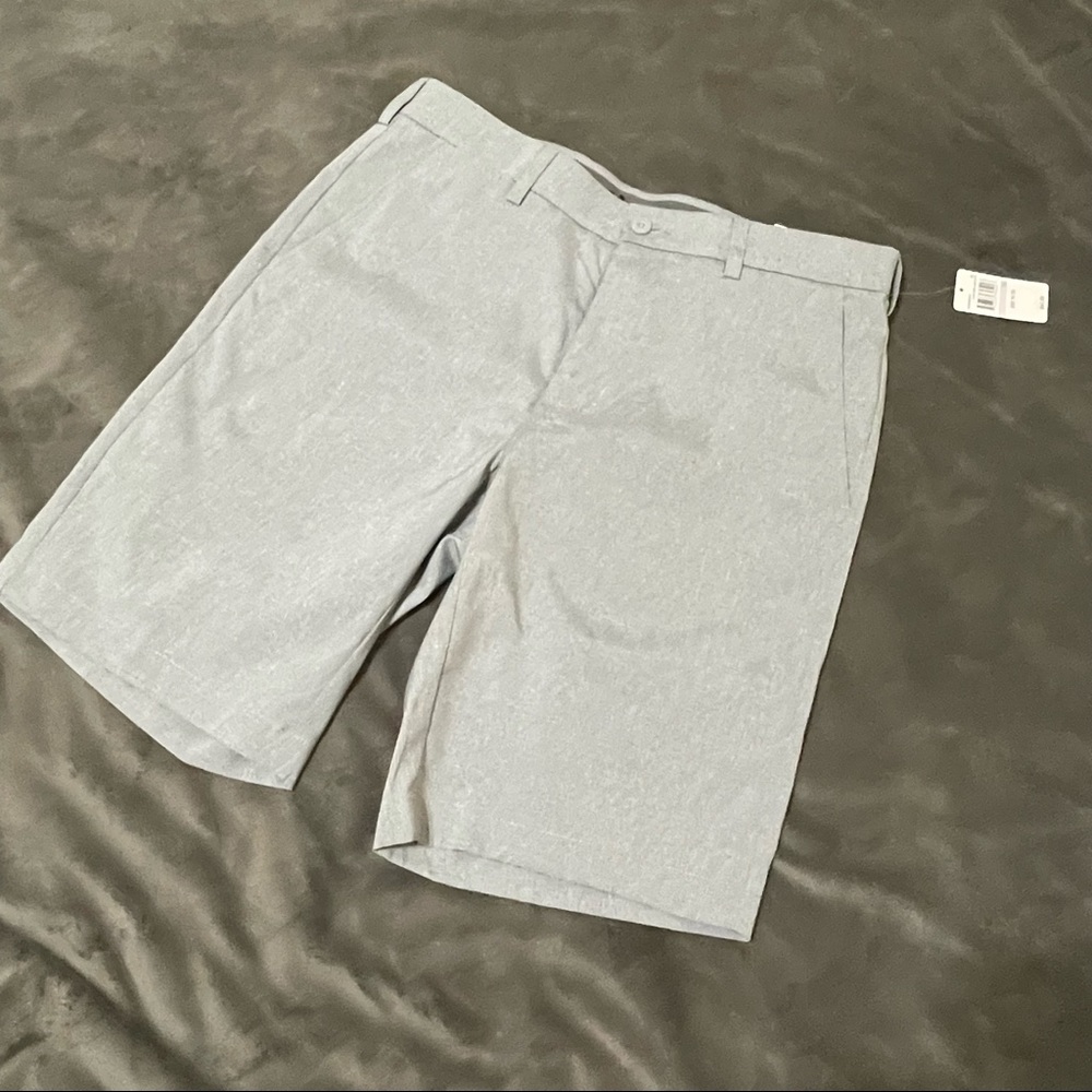 SOLD 💙 New with tags 💙 Stretchy Grand Slam Golf Shorts (UPF 50) Size: 32